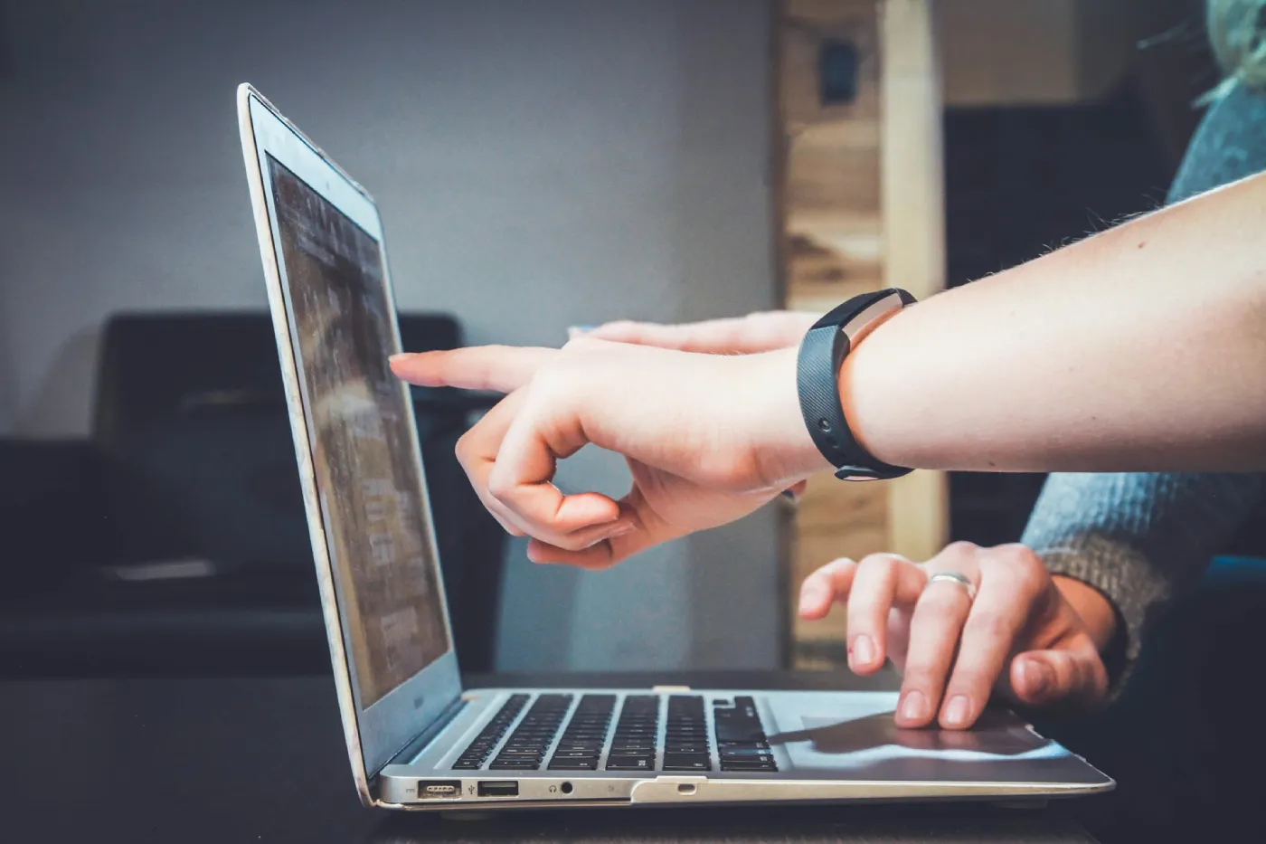 Online Learning vs Traditional Classrooms